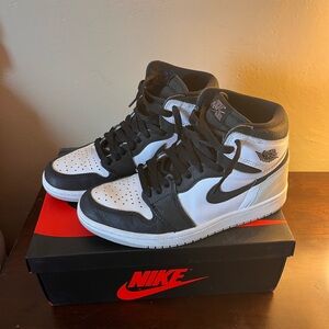 Nike Men's Black and White High-Top Sneakers